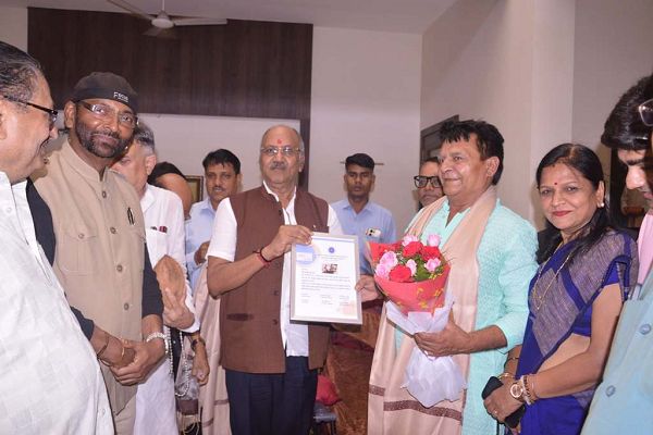 175 बार रक्तदान कर बनाया नवनीत ने बनाया रिकॉर्ड