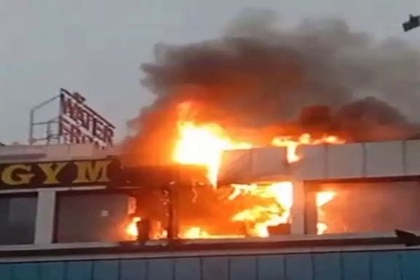  तेलीबांधा के जिम में लगी आग