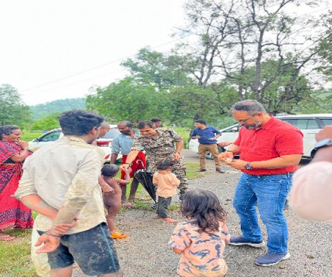 कलेक्टर-एसपी ने एटीआर के सुदूर वनांचल गांवों में पहुंचकर बाढ़ पूर्व तैयारियों का लिया जायजा
