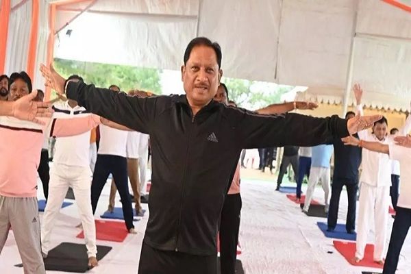 आसन में अनुशासन है : CM विष्णुदेव साय