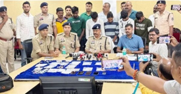 देवार गिरोह का पर्दाफाश: लाखों रुपये के सोने-चांदी के जेवरात जब्त, 6 चोर गिरफ्तार