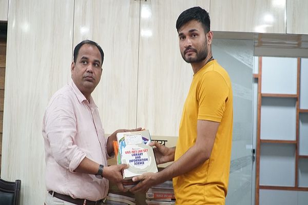 कलेक्टर ने दानदाताओं को प्रमाण पत्र प्रदान कर बढ़ाया उत्साह