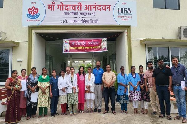 शकुंतला फाउंडेशन ने ग्राम गोमची में लगाया स्वास्थ्य शिविर, सैकड़ों ग्रामीणों ने कराई जांच