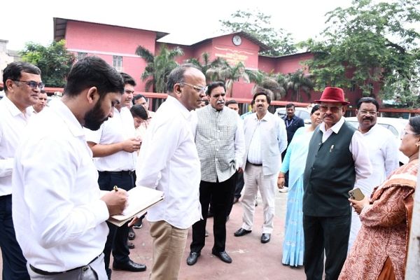 विधान सभा प्राक्कलन समिति ने किया रायपुर स्मार्ट सिटी परियोजनाओं का निरीक्षण