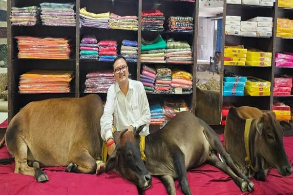 गाय को आत्मनिर्भर व धरती को ज़हरमुक्त बनाने का संकल्प: &lsquo;पदम डाकलिया&rsquo; की प्रेरणादायक यात्रा