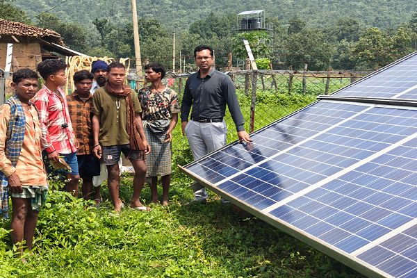  &rsquo; माननीय मुख्यमंत्री के निर्देश पर क्रेडा सी.ई.ओ. का सरगुजा संभाग के जिला अंबिकापुर एवं सूरजपुर में ग्रामीण विद्युतीकरण योजना अंतर्गत स्थापित सोलर संयंत्रों का निरीक्षण&rsquo;&rsquo;