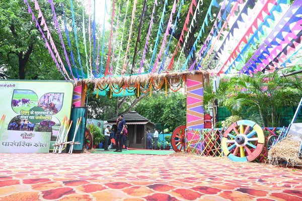 रायपुर : मुख्यमंत्री निवास में हरेली उत्सव: छत्तीसगढ़ी सुग्घर परंपरा के रंग में रंगा मुख्यमंत्री निवास