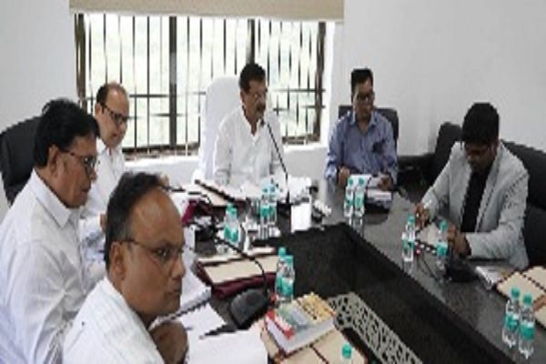 किसानों को डेयरी, मत्स्य पालन और वनोपज प्रसंस्करण से जोड़ने पर विशेष ध्यान दें : केदारनाथ गुप्ता