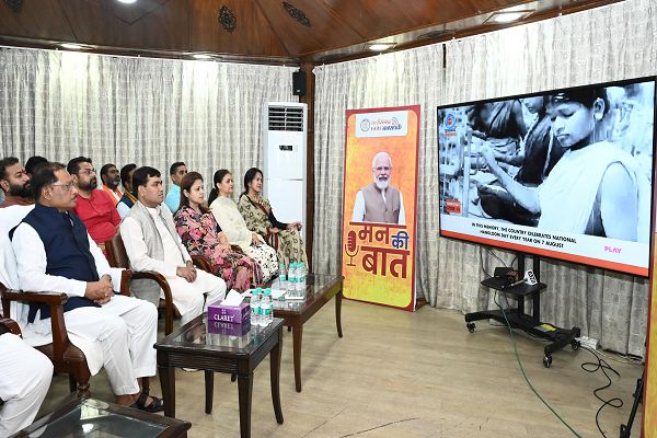 'मन की बात&rsquo; में छत्तीसगढ़ की गूंज &ndash; बिल्हा की महिलाओं ने बदली शहर की तस्वीर, पीएम ने की सराहना