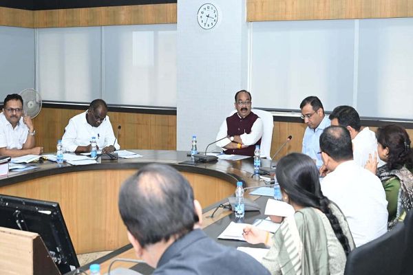 डिप्टी सीएम साव ने की नगरीय प्रशासन विभाग के कार्यों की समीक्षा