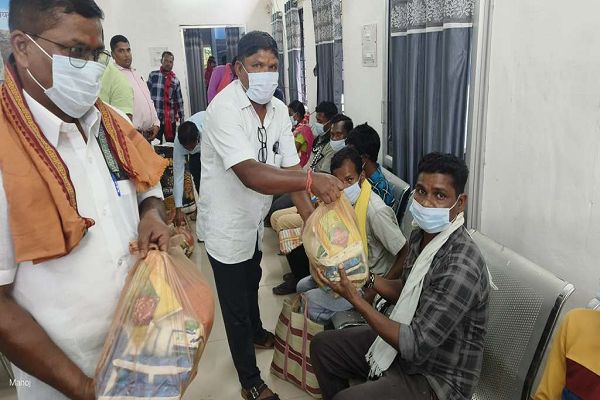 निक्षय मित्रों ने टीबी मरीजों को वितरित किए फूड बास्केट किट