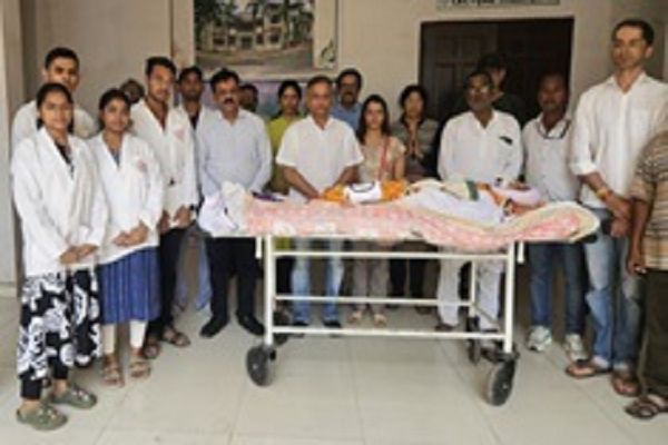 रिटायर्ड शिक्षा अधिकारी अजय आनंद का मृत शरीर चिकित्सा अध्ययन के लिए दान