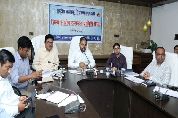 लंबित निर्माण कार्यों को लेकर कलेक्टर ने जताई नाराजगी