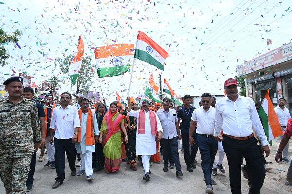 तिरंगे की शान, देशभक्ति का अभिमान  अरुण साव के नेतृत्व में भव्य तिरंगा यात्रा 
