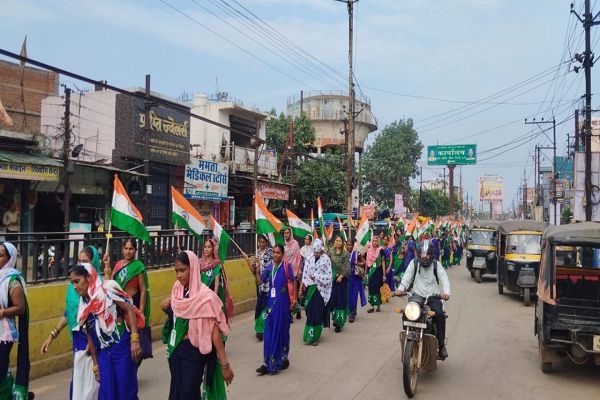 हर घर तिरंगा रैली: बीरगांव में स्वच्छता और देशभक्ति का सुंदर संगम