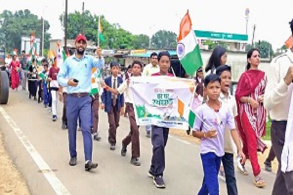 हर घर तिरंगा अभियान : डौण्डी एवं ग्राम पुसवाड़ा, लिमउडीह में रैली निकालकर किया गया गांव का भ्रमण