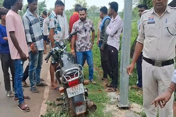 भटगांव में सड़क हादसा: बाइक सवार दो युवकों की मौत