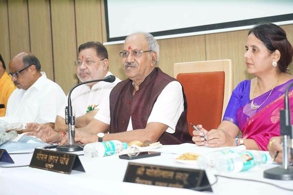 सांसद बृजमोहन ने नगर निगम की 4 घंटे बैठक ली, खुले में मीट बिक्री पर रोक