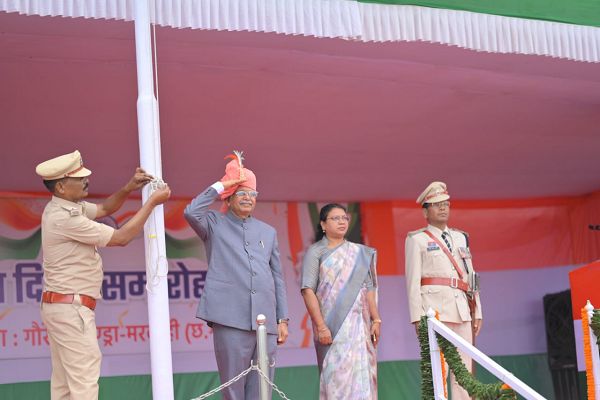 स्वतंत्रता दिवस पर मुख्य अतिथि श्री धरम लाल कौशिक ने फहराया तिरंगा