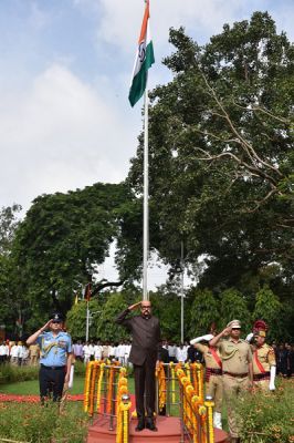 स्वतंत्रता दिवस-2025 : राज्यपाल श्री डेका ने राजभवन में किया ध्वजारोहण