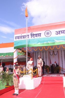  सुरजपुर जिले में गरिमामय और हर्षाेल्लास के साथ मनाया गया 79 वां स्वतंत्रता दिवस समारोह