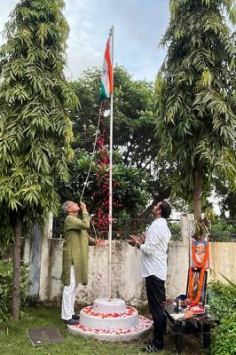 खाद्य आयोग के अध्यक्ष श्री संदीप शर्मा ने किया ध्वजारोहण