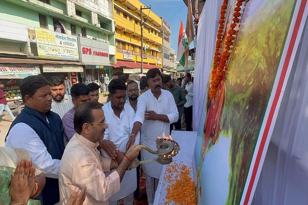  लोरमी में जिला युवा कांग्रेस ने आयोजित की भारत माता की महाआरती