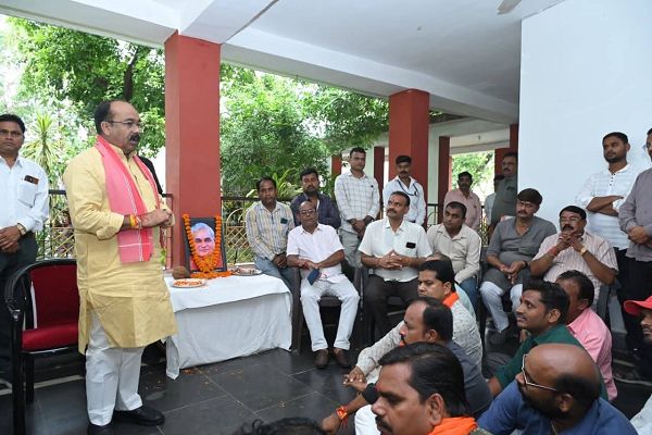  उप मुख्यमंत्री अरुण साव ने भारत रत्न अटल बिहारी वाजपेयी जी की पुण्यतिथि पर विनम्र श्रद्धांजलि अर्पित किए