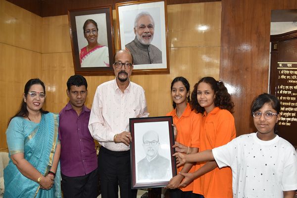  राज्यपाल श्री डेका से कोपलवाणी विशेष स्कूल के बच्चों ने की मुलाकात