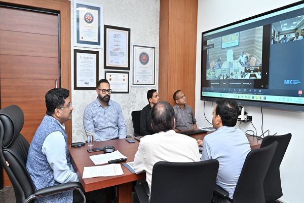 आदि कर्मयोगी अभियान: प्रमुख सचिव श्री बोरा ने ली प्रदेश के 28 जिलों के कलेक्टरों की वीडियो कॉन्फ्रेंसिंग