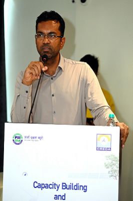 ऊर्जा संरक्षण एवं सतत भवन संहिता पर आधारित कार्यशाला में आये प्रतिभागियों को क्रेडा, सी.ई.ओ. श्री राजेश सिंह राणा ने किया संबोधित