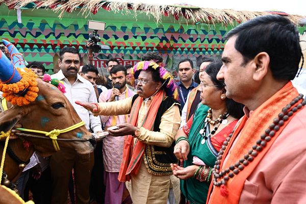  कृषि मंत्री निवास में धूमधाम से मनाया गया पारंपरिक पर्व &lsquo;पोरा तिहार&rsquo;