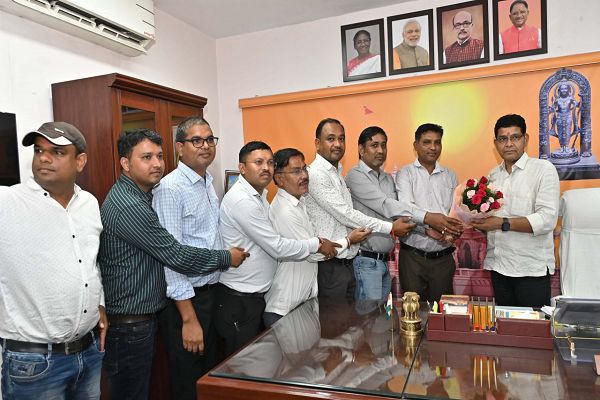  राजस्व प्रकरण निर्धारित समय सीमा में निराकरण करना राजस्व अधिकारी सुनिश्चित करें: राजस्व मंत्री श्री टंक राम वर्मा