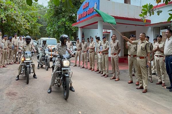 माननीय मुख्यमंत्री श्री विष्णुदेव साय एवं उपमुख्यमंत्री श्री विजय शर्मा के प्रयासों से कबीरधाम पुलिस को नए वाहन 