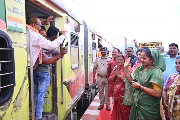 छत्तीसगढ़ से रामलला दर्शन के लिए श्रद्धालुओं की विशेष ट्रेन रवाना