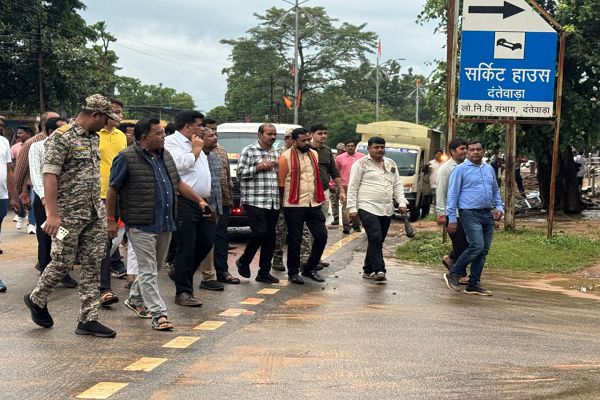  अतिवर्षा प्रभावित ईलाकों का प्रभारी मंत्री श्री केदार कश्यप ने लिया जायजा