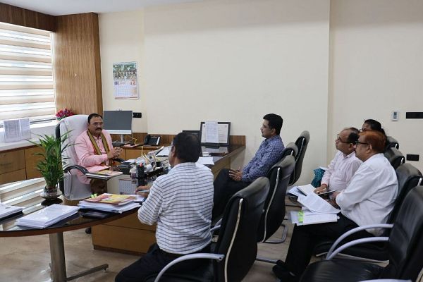 मंत्री जायसवाल ने ली विभागीय योजनाओं की जानकारी