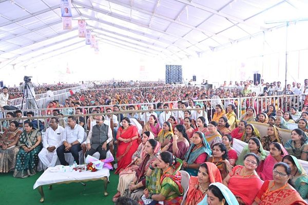  लोरमी में तिजाहरिन बहनों, दीदियों संग डिप्टी सीएम साव ने तीजा-तिहार उत्साह और उमंग से मनाया