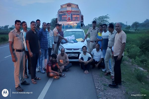  थाना फास्टरपुर क्षेत्र में देशी नकली शराब बनाकर तस्करी करने वाले 04 अंतर्राज्यीय तस्करों को किया गया गिरफ्तार 
