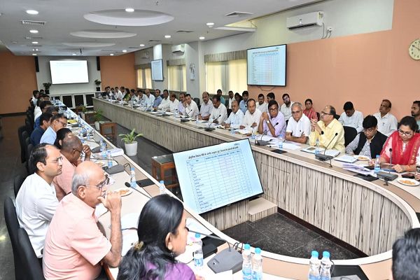  उद्योग मंत्री श्री देवांगन ने प्रदेश के पहले प्लास्टिक पार्क को दो महीने में पूर्ण करने और चार नए स्मार्ट इंडस्ट्रीयल एरिया का कार्य शीघ्र प्रारंभ करने के दिए निर्देश