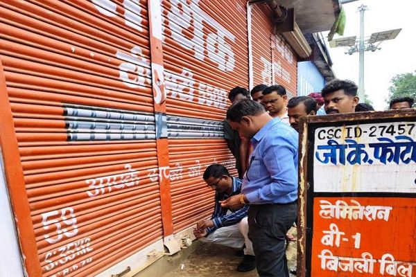 यूरिया की कालाबाजारी : पटेल कृषि केंद्र का खाद गोदाम सील