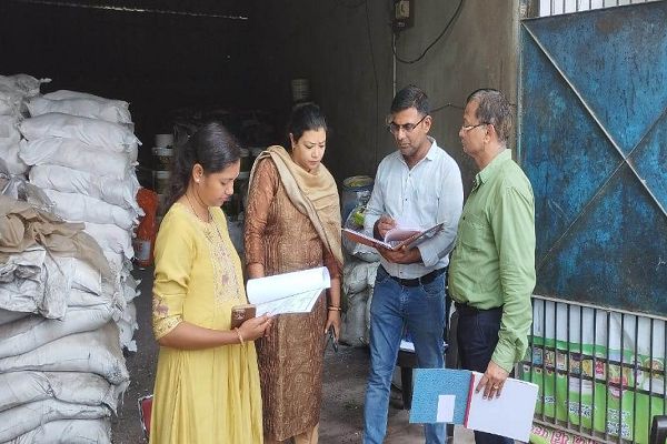  दो कीटनाशक दवा विक्रेता प्रतिष्ठानों को नोटिस