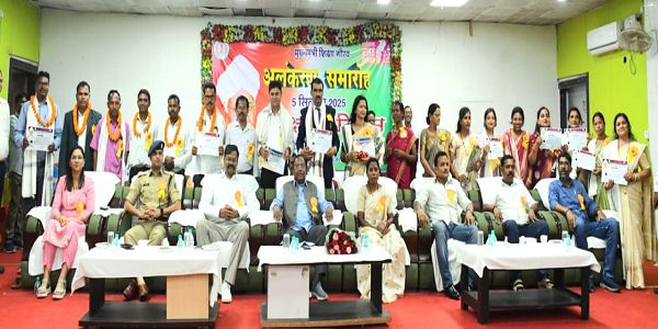 रायपुर : जिला स्तरीय शिक्षक सम्मान समारोह में शामिल हुए कृषि मंत्री श्री नेताम