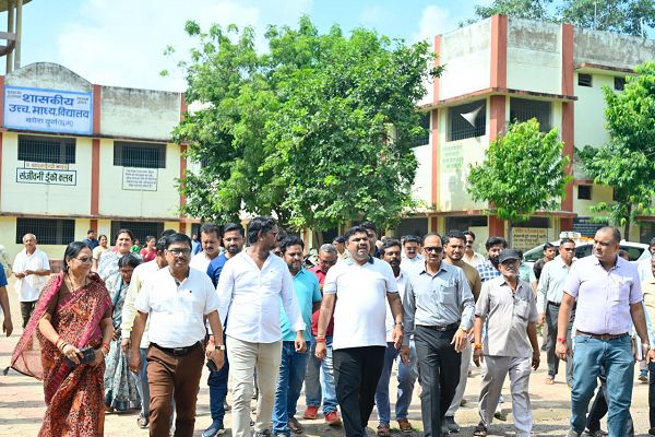 रायपुर : स्कूल शिक्षा मंत्री श्री यादव ने किया विद्यालयों का निरीक्षण