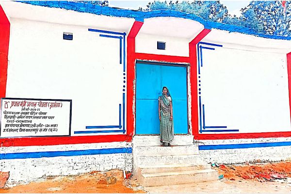 अपना घर मिला तो सविता को जीवन में मिला नया संबल