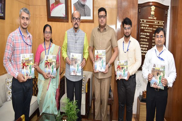 राज्यपाल श्री डेका ने पासपोर्ट कार्यालय की राजभाषा पत्रिका महतारी का विमोचन किया