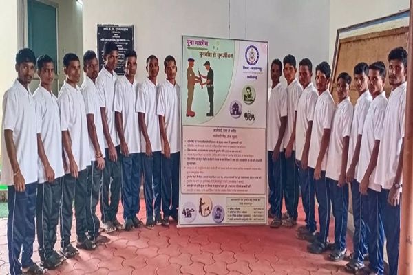 नारायणपुर में 16 नक्सलियों ने किया आत्मसमर्पण