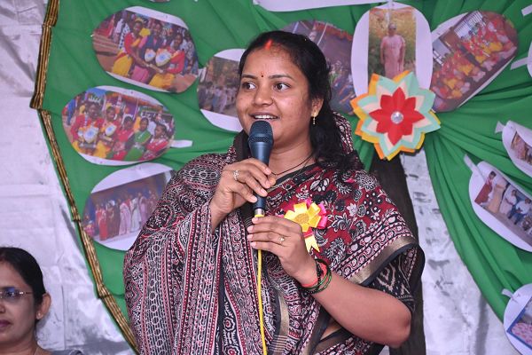 मंत्री श्रीमती लक्ष्मी राजवाड़े ने सरगुज़ा प्रवास के दौरान विभिन्न संस्थाओं का किया निरीक्षण