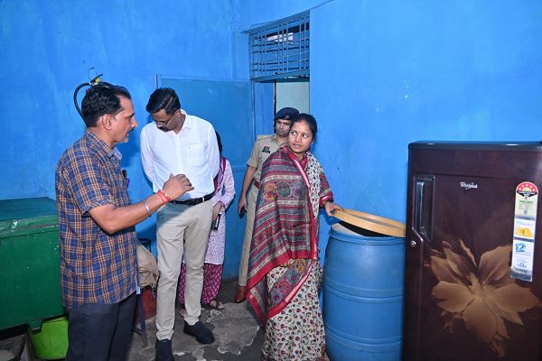  मंत्री श्रीमती लक्ष्मी राजवाड़े ने बलरामपुर में विभिन्न संस्थाओं का किया निरीक्षण