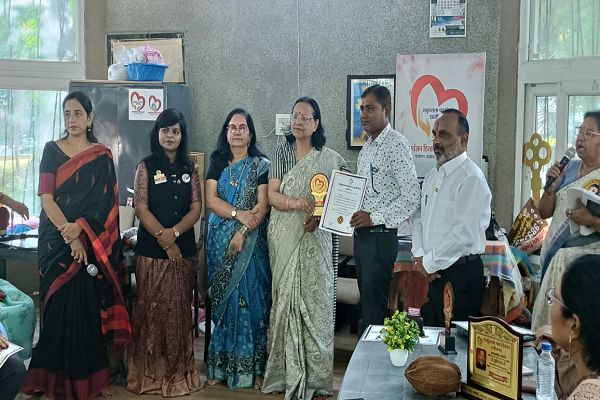 शकुंतला फाउंडेशन ने किया शिक्षा दूतों का सम्मान